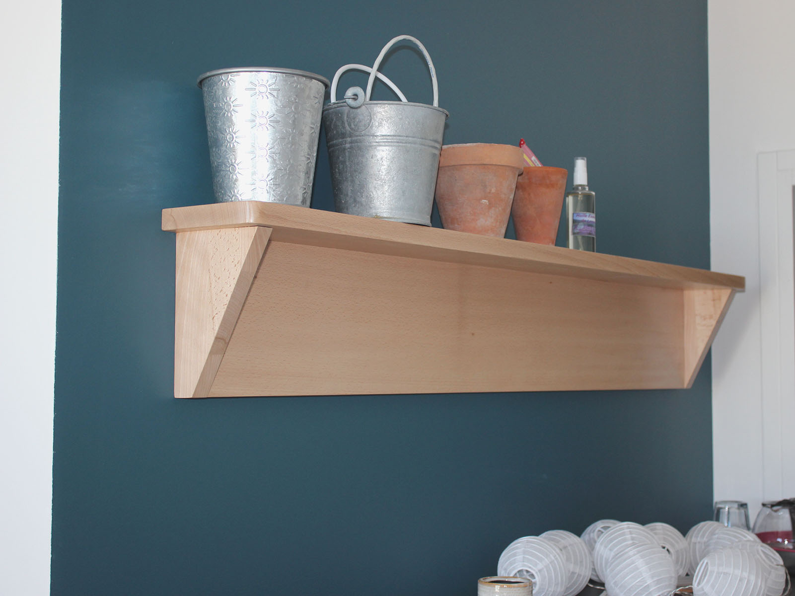 Étagère — Hêtre vernis.