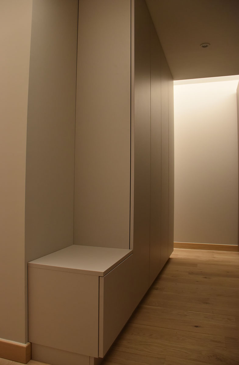 Façades — Décors gris Cachemire.
Ouverture — Tip-on (Sans poignée).