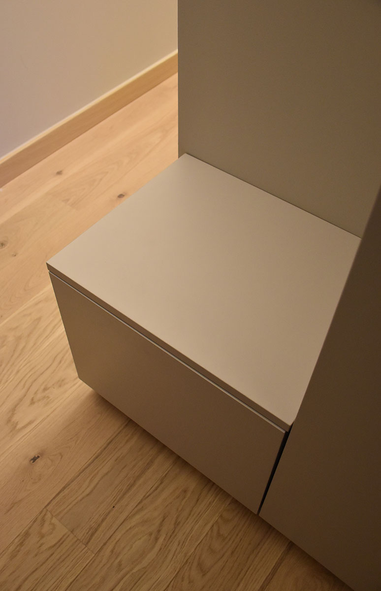 Ensemble — Décor gris cachemire.
Tiroir intégré — Ouverture Tip-on (sans poignée).