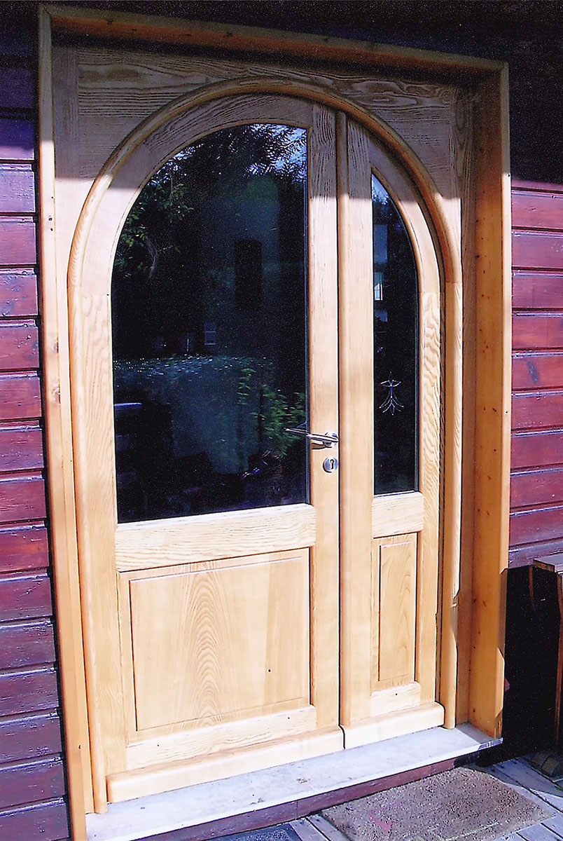 Porte — Frêne lasuré.