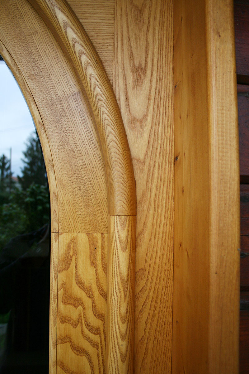 Porte — Frêne lasuré.