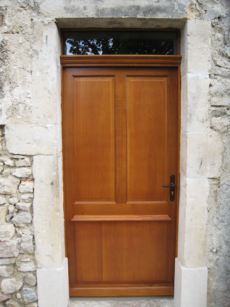 Porte — Chêne lasuré.