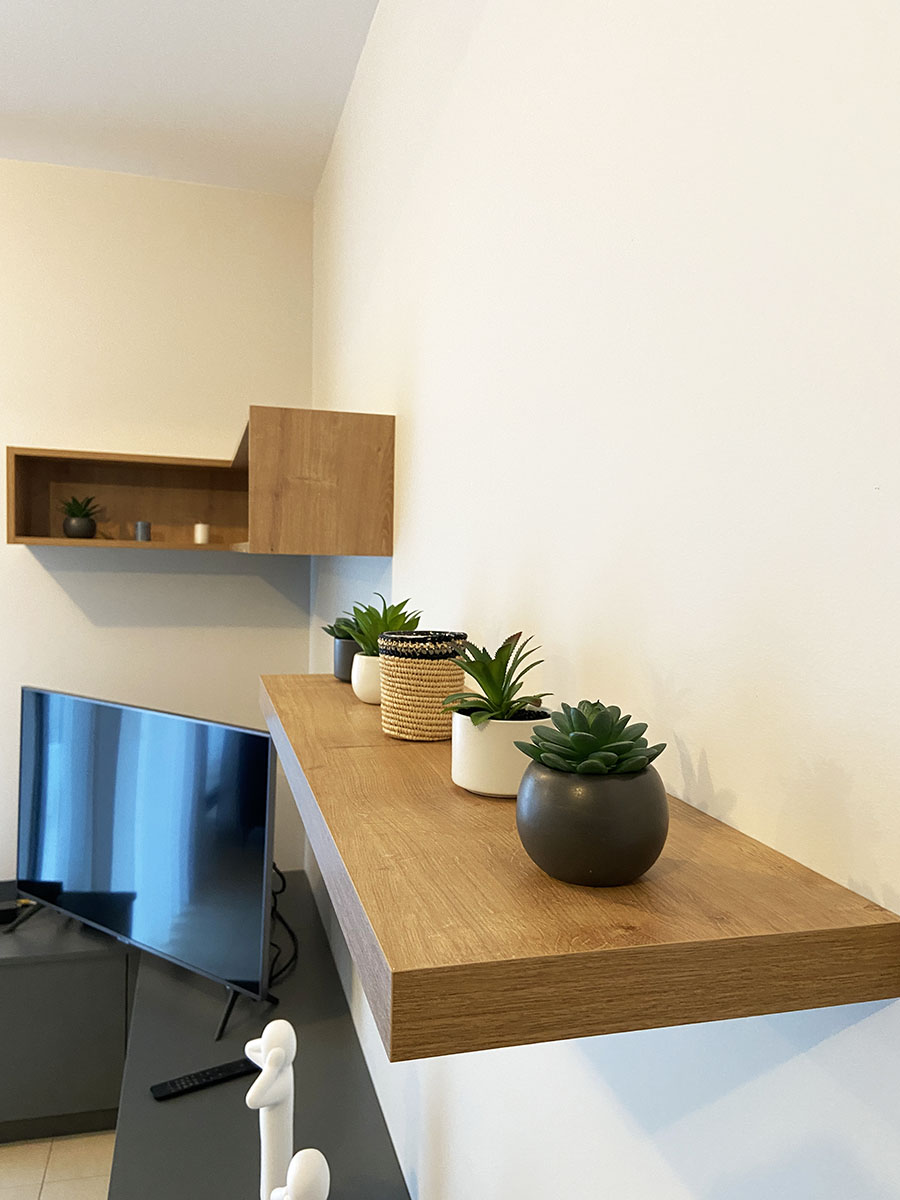 Etagères — Chêne Hamilton.