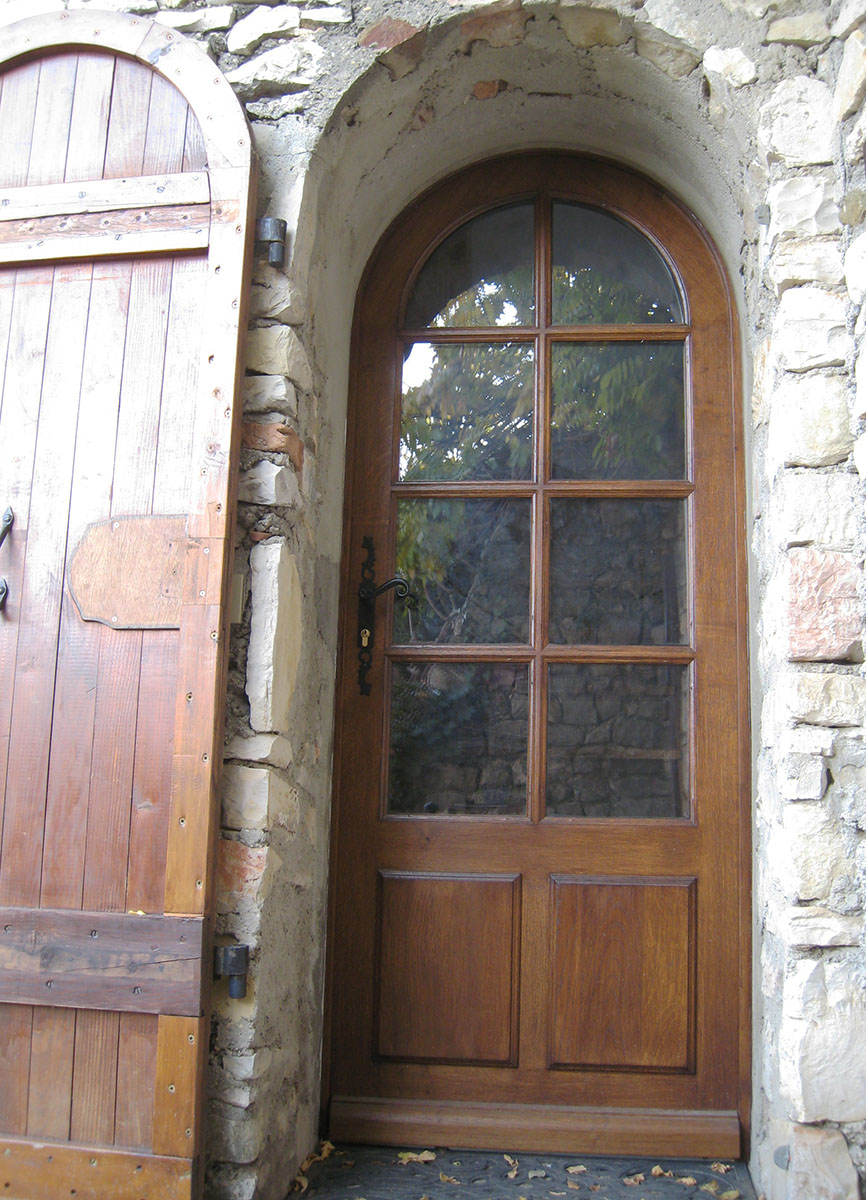 Porte — Chêne teinté, lasuré.