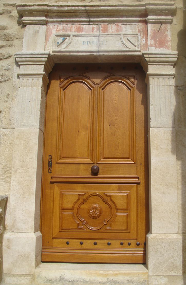 Porte — Chêne lasuré.
Fabrication traditionnelle