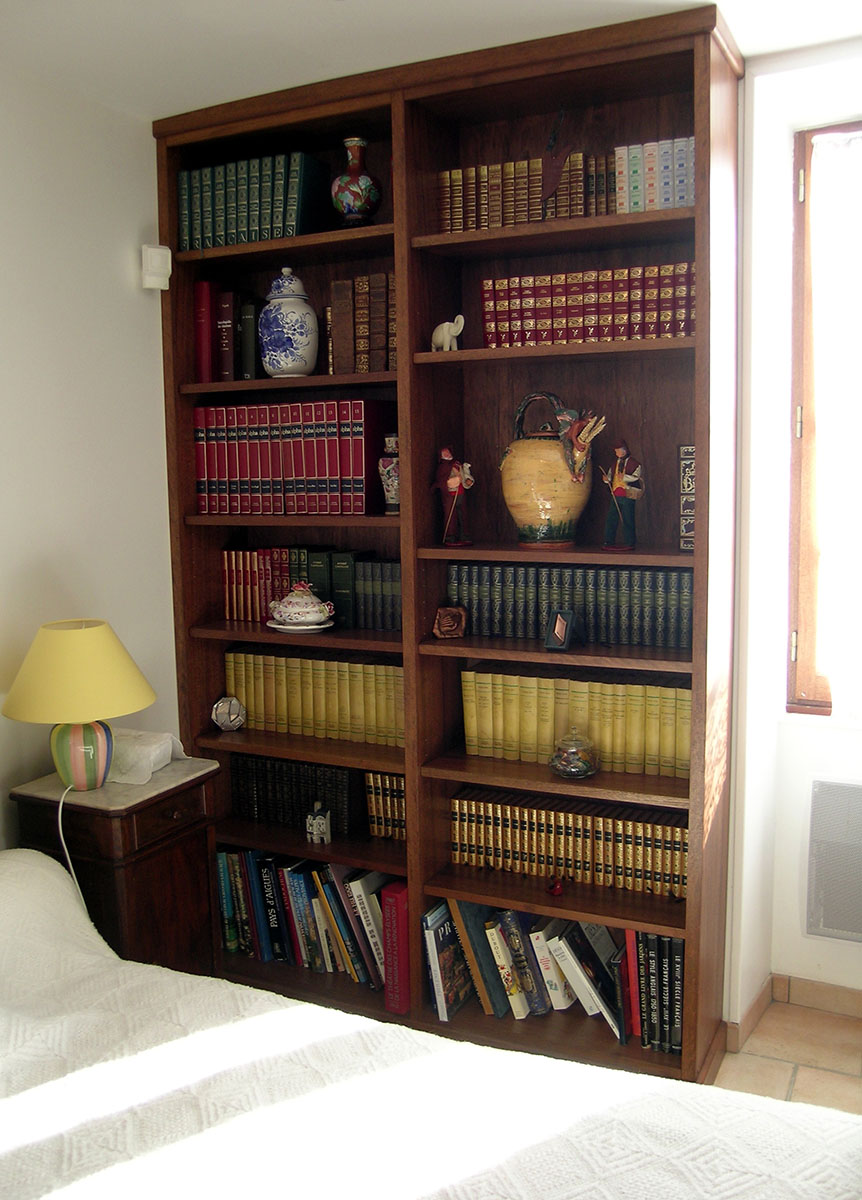 Ensemble —  Aniégré tenité, verni.