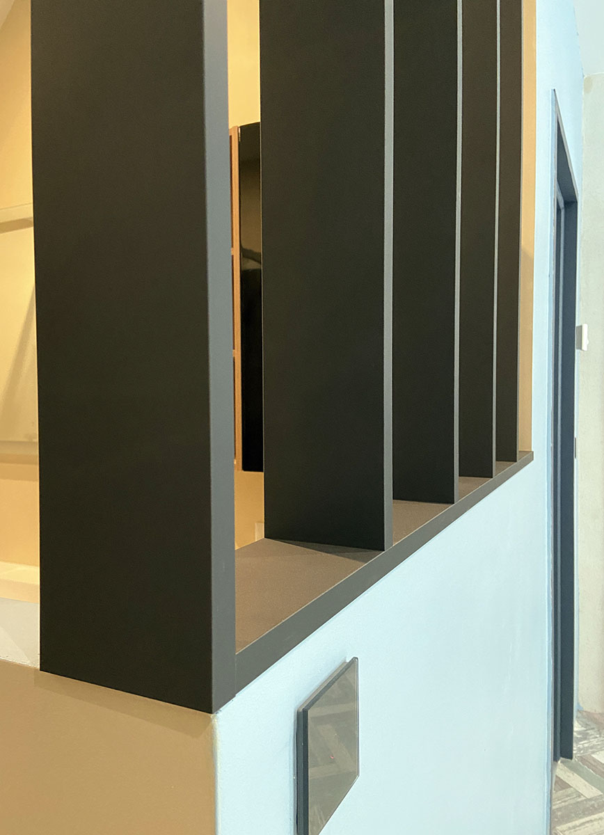 Claustra — Décor gris graphite, perfect sense matt.