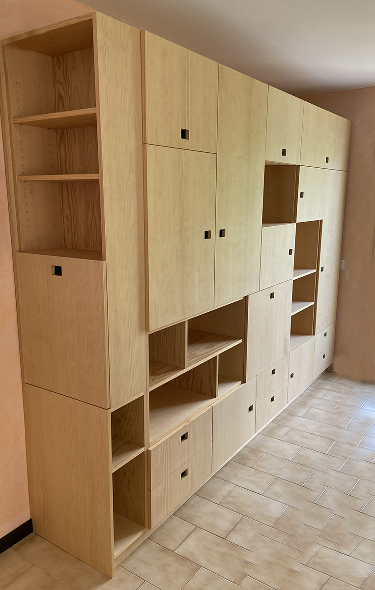 Meuble — Latte pin.
Finition — Huile naturelle.