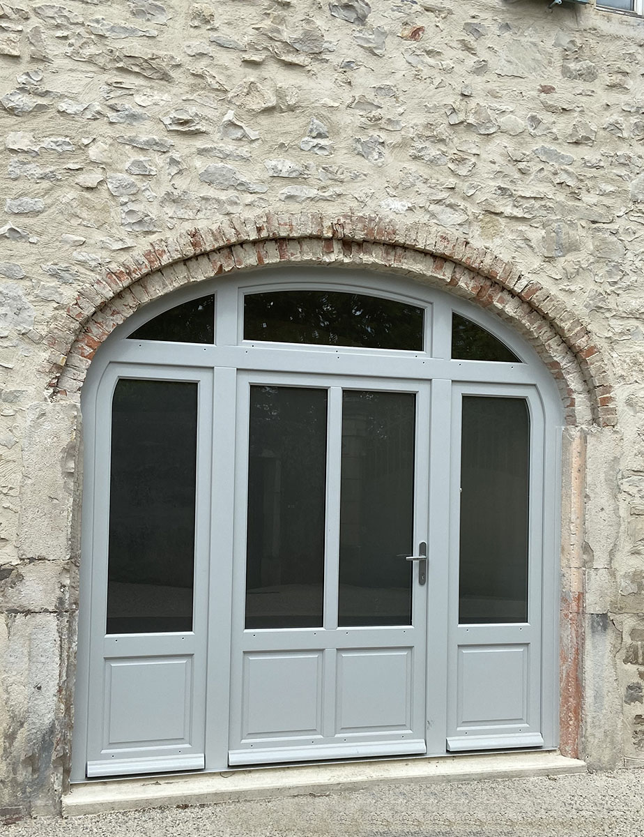 Menuiserie — Bois massif,
Finition — Naboco®.