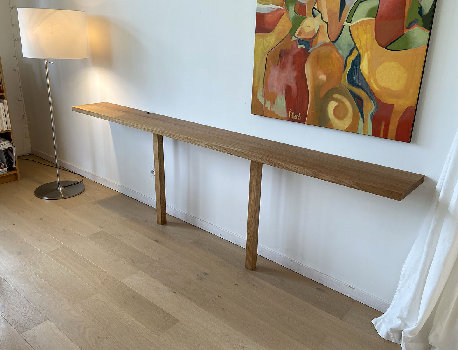 Tablette — Chêne massif.
Finition — Huile naturelle.