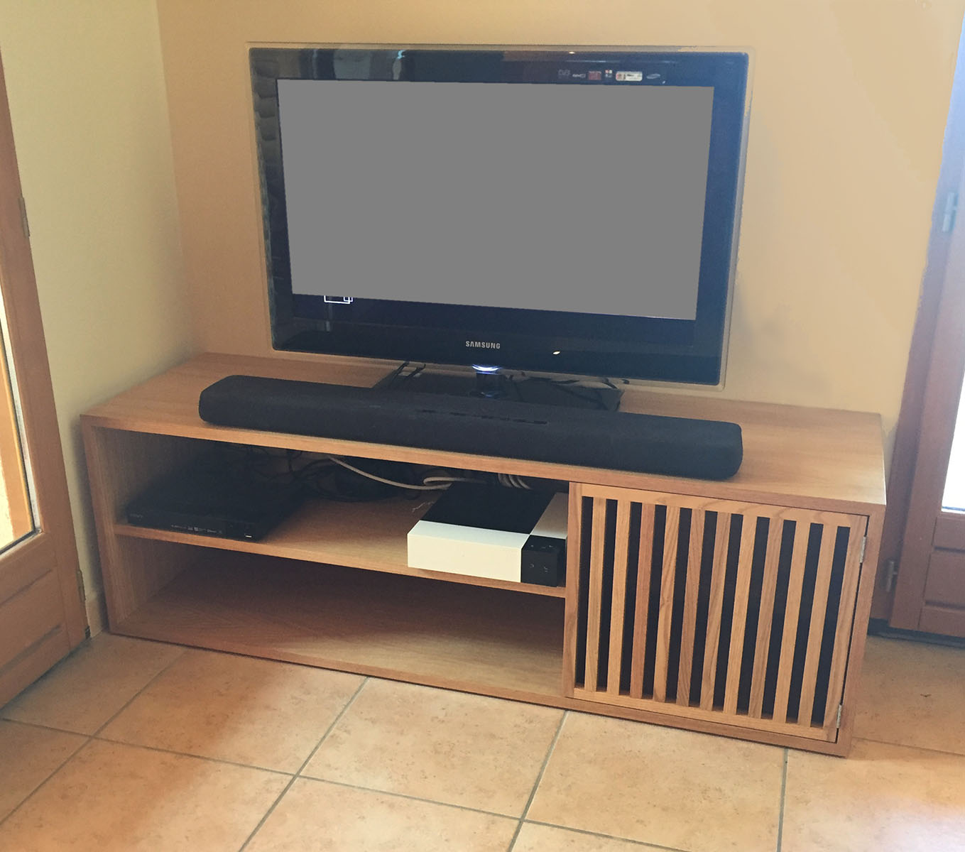 Meubles — Latté Châtaigner.
Portes claustra — Châtaigner.
Finition — Huile Rubio®.