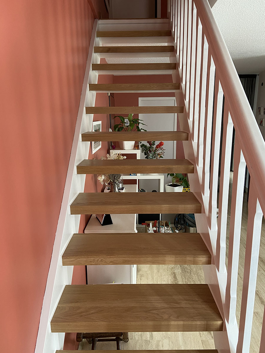 Escalier — Habillage marches en chêne.